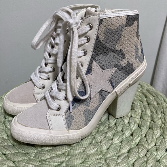 VINTAGE HAVANA Remiee Snakeskin Camo Gray/ White Leather Heel Bootie Size 6 - Picture 1 of 9